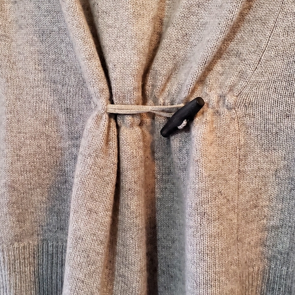 Neiman Marcus Cashmere Sweater - Picture 4 of 9